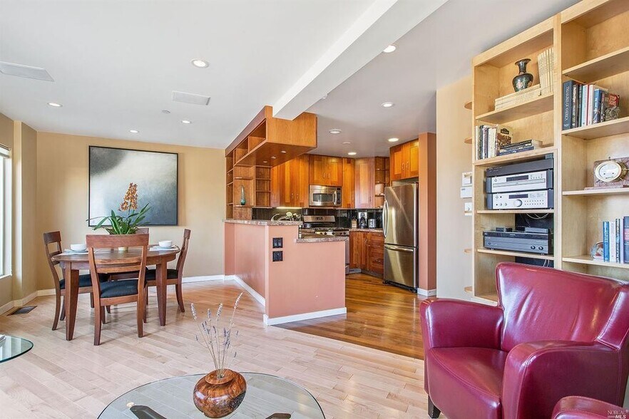 Building Photo - 933 Bridgeway