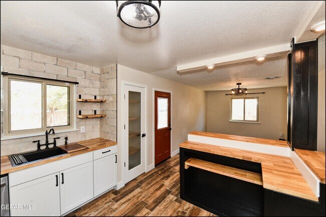 Building Photo - 3413 Tea Rose Pl