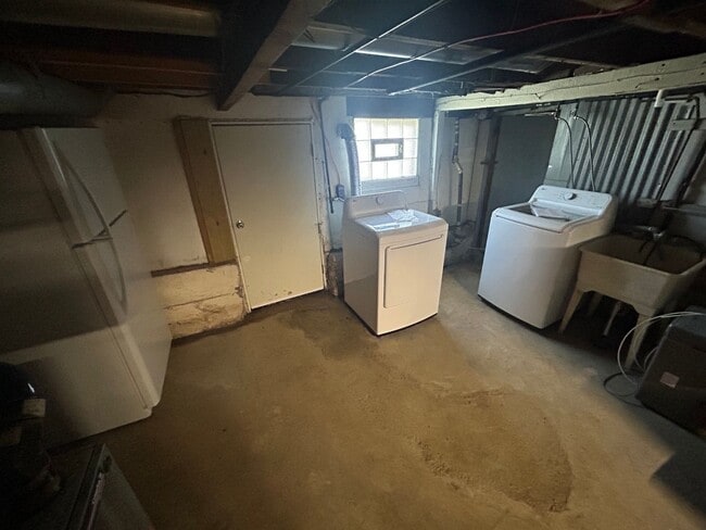 Building Photo - WestonWay633-635