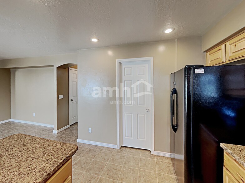 Building Photo - 1438 W 250 N