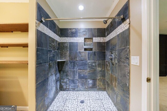 Building Photo - 10565 Shallowford Rd