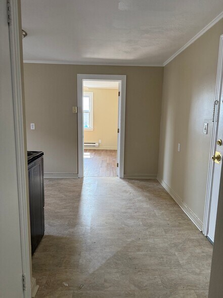 Building Photo - 35 W Main St