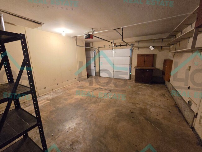 Building Photo - 3606 Oakhurst Dr