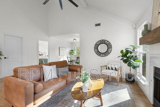 Building Photo - 4745 Aaron Dr