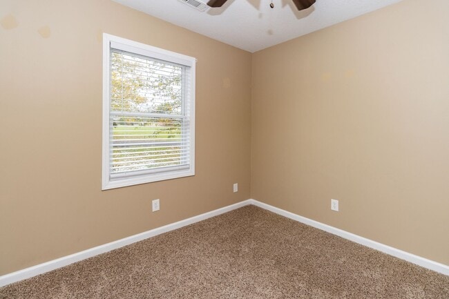 Building Photo - 3 bed, 1 bath home for rent!