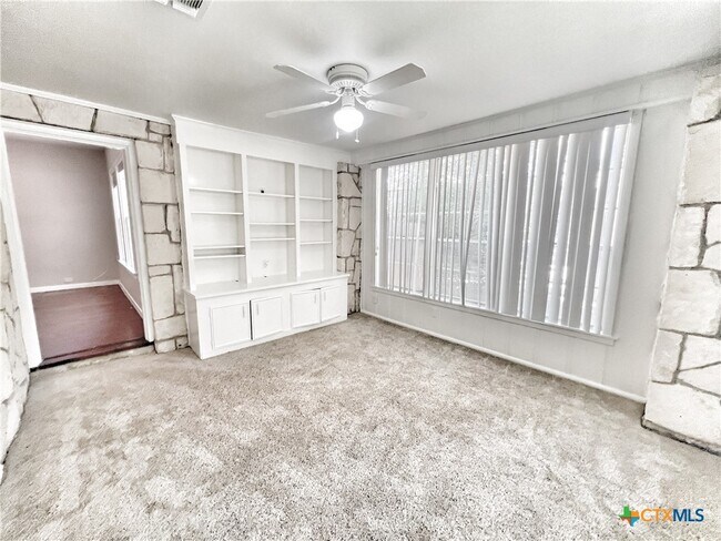 Building Photo - 127 Paloma Dr