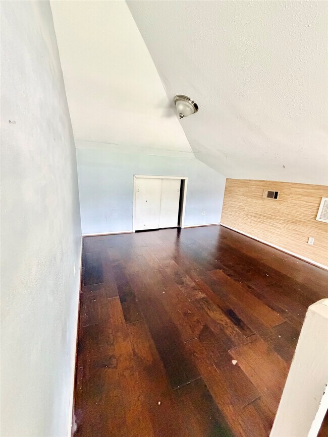 Building Photo - 7402 Alegria Dr