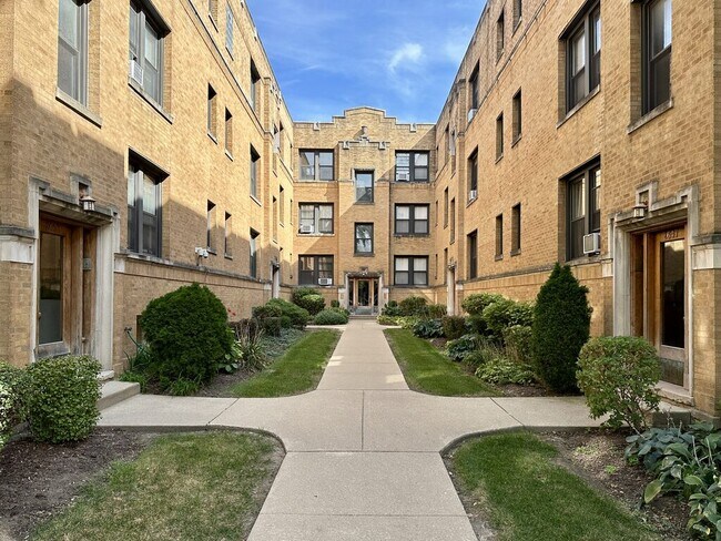 Building Photo - 2649 N Spaulding Ave