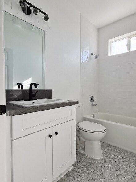 Building Photo - 9840 Mesquite Ave