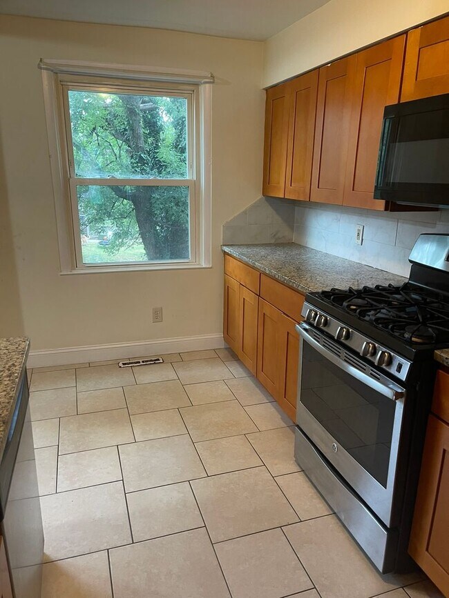 Building Photo - Alban Park Townhome