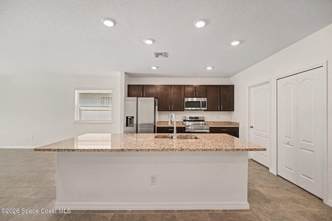 Building Photo - 849 Brookview Ln