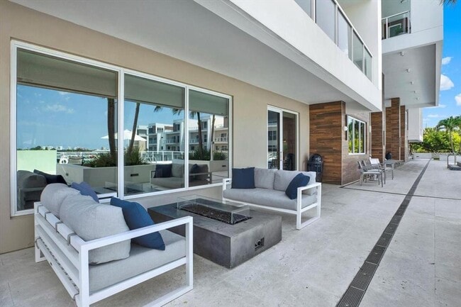 Building Photo - 920 N Osceola Ave