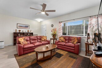 Building Photo - Sunsets, Shopping and Sights!