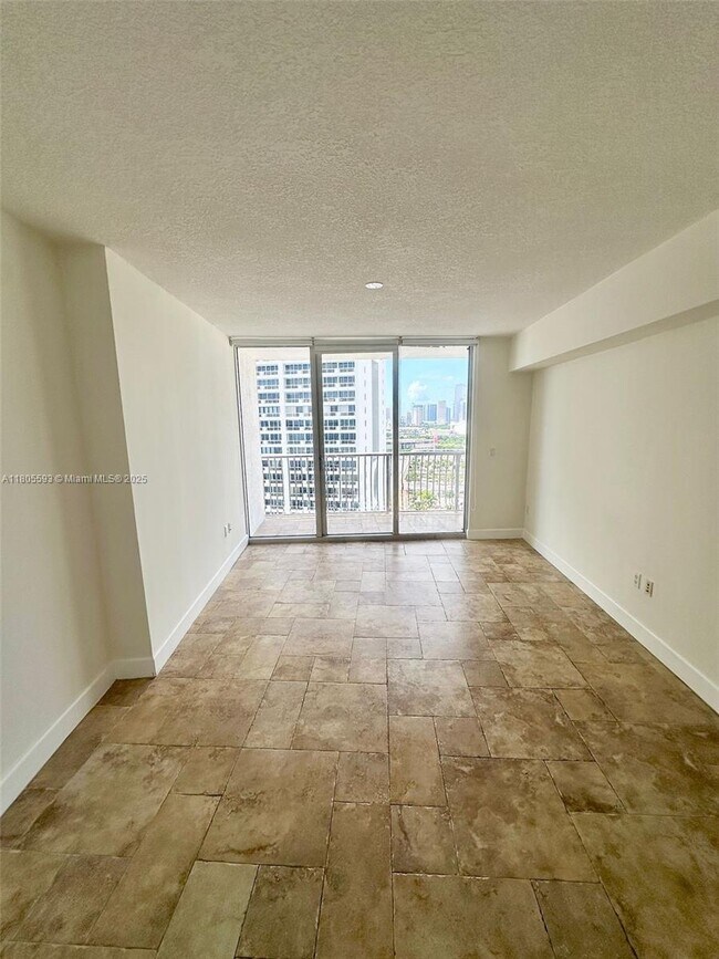 Building Photo - 1750 N Bayshore Dr