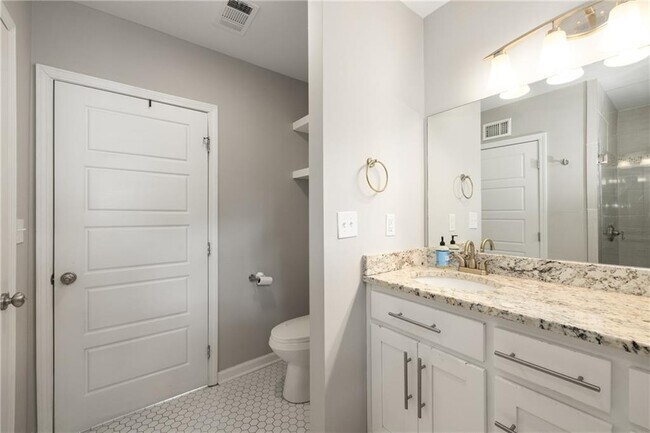 Building Photo - 1398 Deerwood Dr
