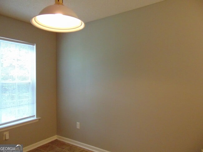 Building Photo - 645 Ell St