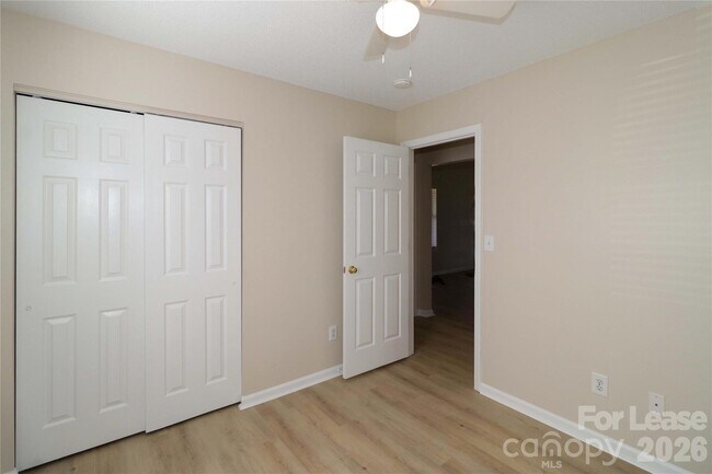 Building Photo - 729 Rebecca Jane Dr