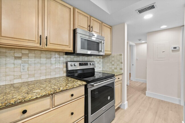 Building Photo - 2233 NW 22nd Ave