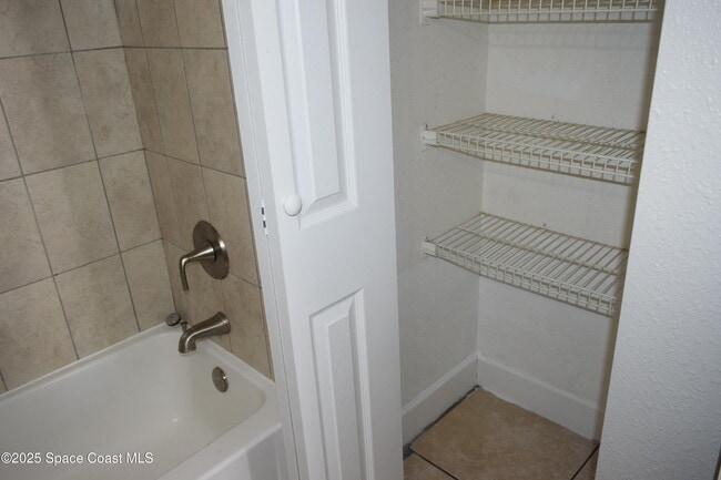 Building Photo - 1657 Norwood St NE