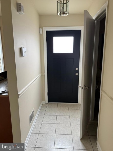 Building Photo - 9 Autumn Hill Way