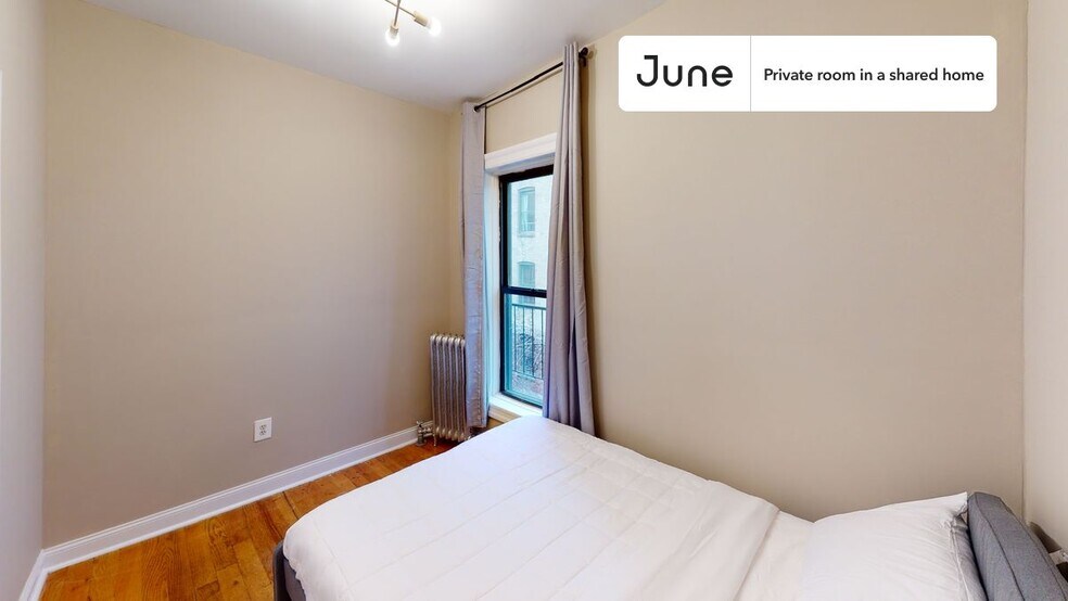 Building Photo - Room in Shared 4 bed/1 bath home
