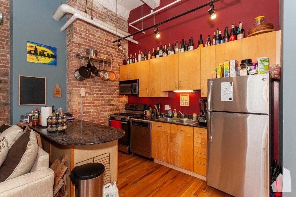 Building Photo - 420 S Clinton St
