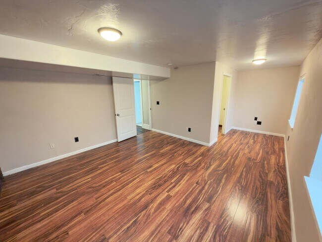 Building Photo - 317 W Farmside Dr