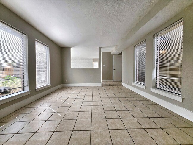 Building Photo - 4429 W Cypress Villas Dr