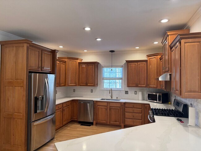 Building Photo - Stunning 4BR Executive Style Home in Brentwood