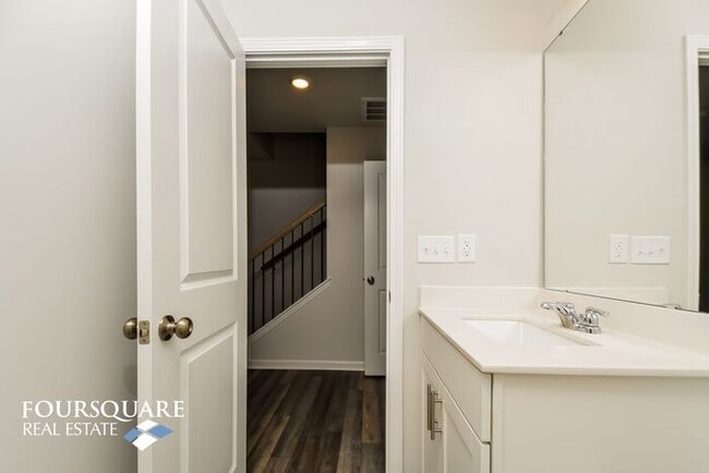 Building Photo - Modern 3-Story Townhome with First-Level B...