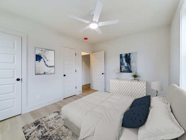 Building Photo - 2 E Sunset Ave