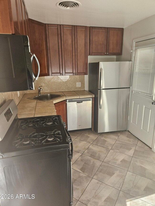 Building Photo - 1508 E Highland Ave