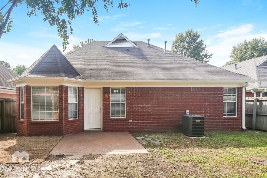 Building Photo - 8418 Regal Bend Dr