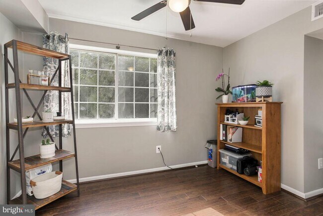 Building Photo - 1541 Colonial Dr