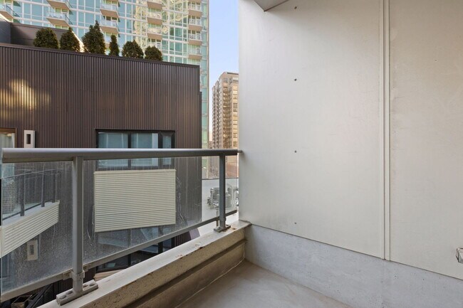 Building Photo - 510 W Erie St