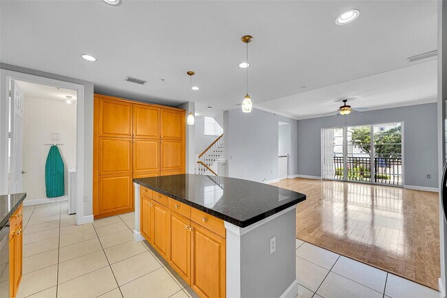 Building Photo - 1902 Coral Heights Ct