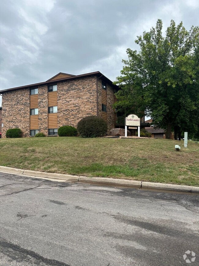 Building Photo - Two Bedroom Apartment