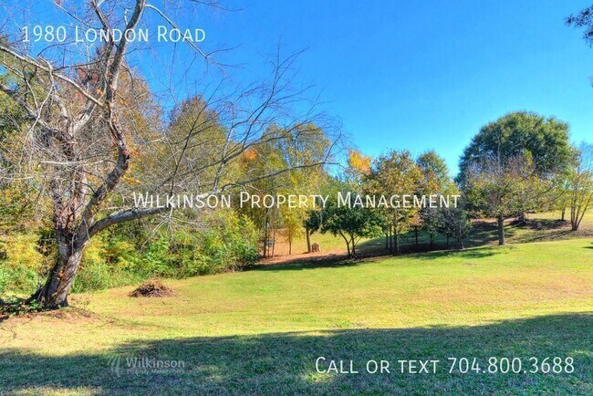 Building Photo - 3 Bedrooms, 2 Baths Ranch In Mooresville Q...