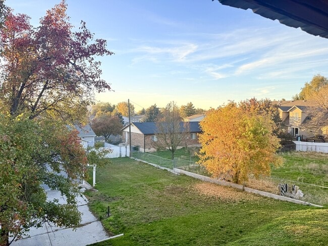 Building Photo - 7428 S 700 E