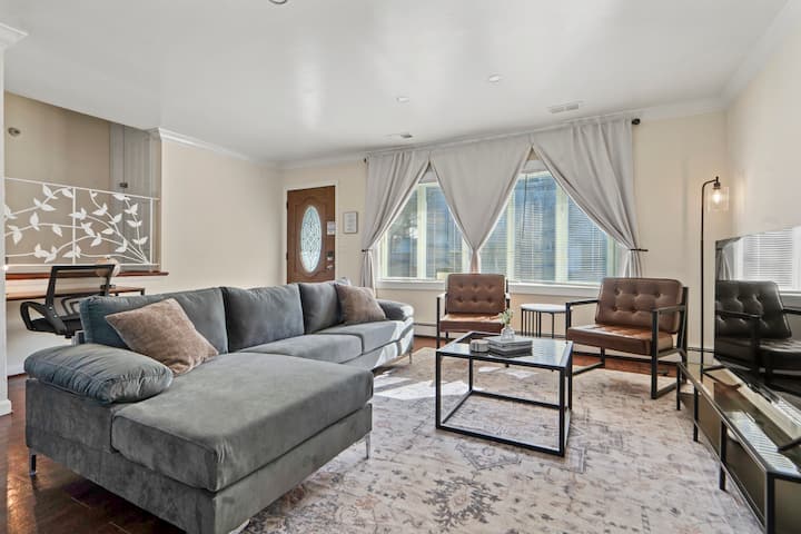 Building Photo - 9103 Columbia Ave