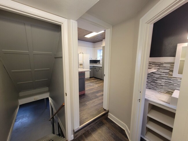 Building Photo - Beautiful Cedar Falls Home