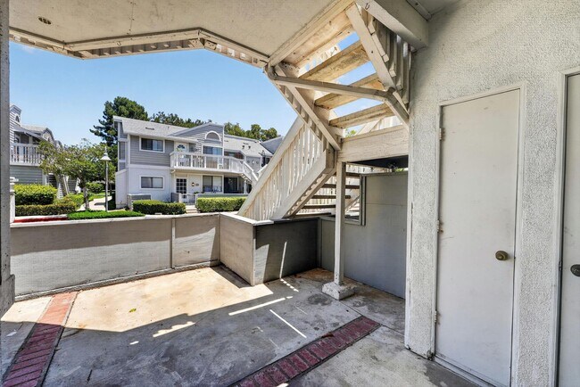 Building Photo - Spacious 2 Bed, 2 Bath Condo in Desirable Northwood