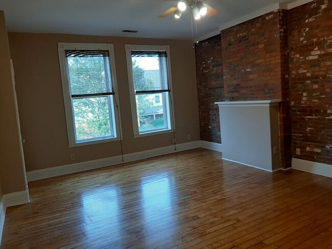 Building Photo - 431 W 3rd Ave