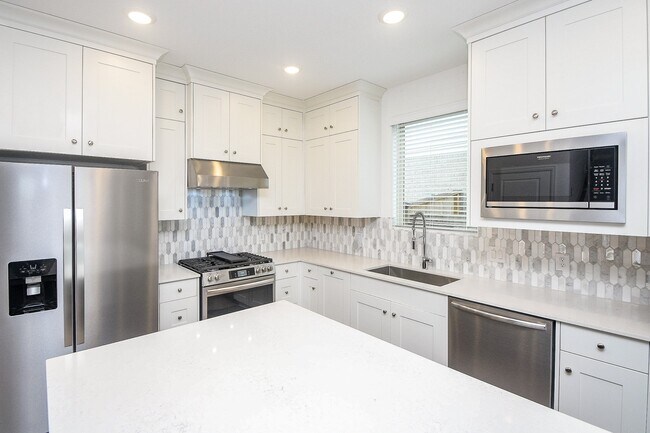 Building Photo - 28722 Mount Bonnell Dr