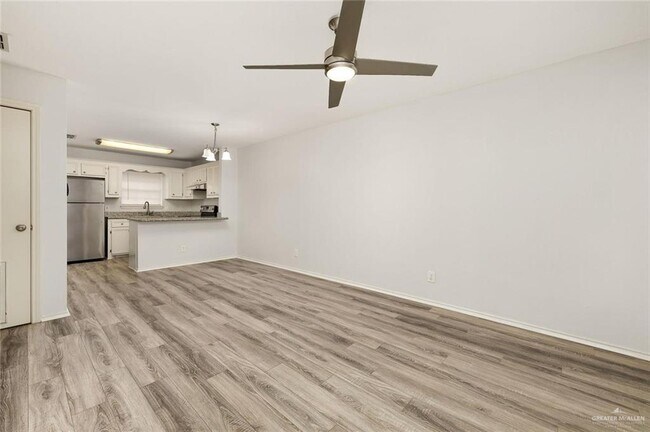Building Photo - 8 Ulex Ave