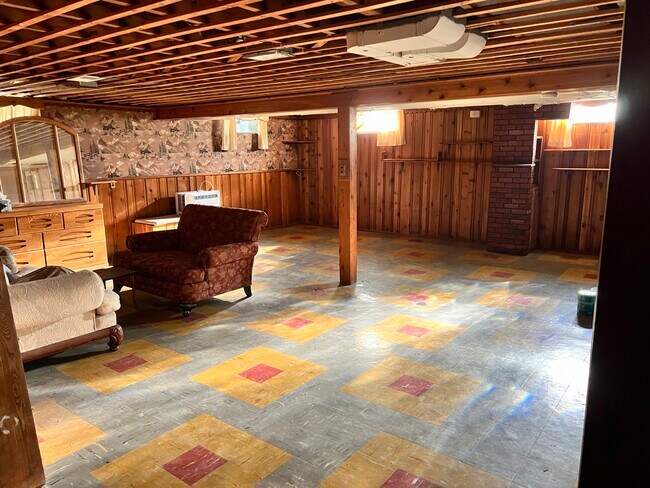 Basement - 23501 Geneva St