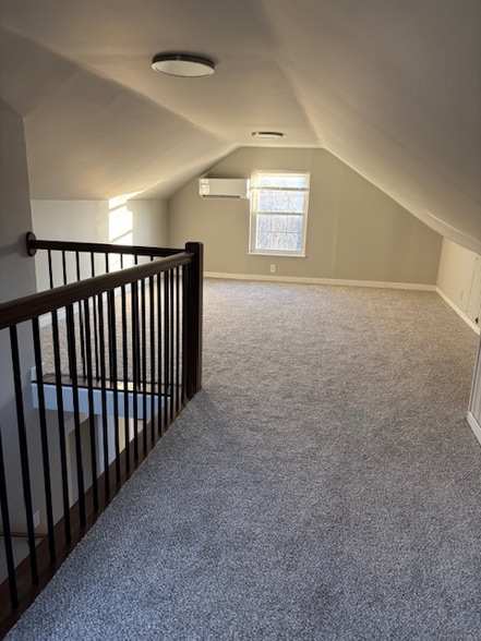 Building Photo - 6 Red Oak Dr