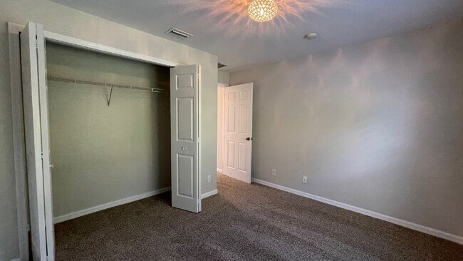 Building Photo - Pet-Friendly 3BR/3BA Single-Family Home in Port Saint Lucie