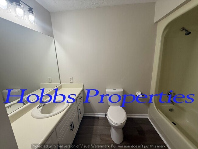 Building Photo - 1311 Lisa Ln