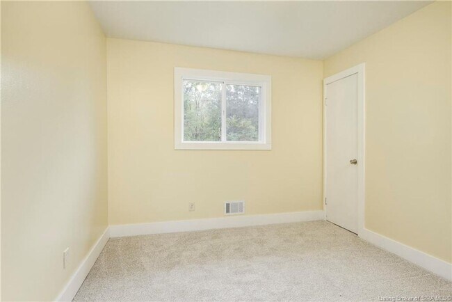 Building Photo - 3 bedroom 1.5 bath house for rent